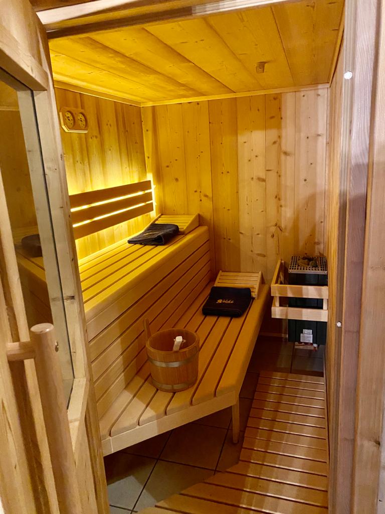 Sauna finlandais traditionnel en bois