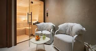 Sauna finlandais traditionnel en bois